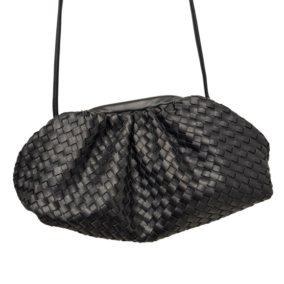 Elegant Black Woven Shoulder Bag with Crossbody Strap - Picture 1 of 3